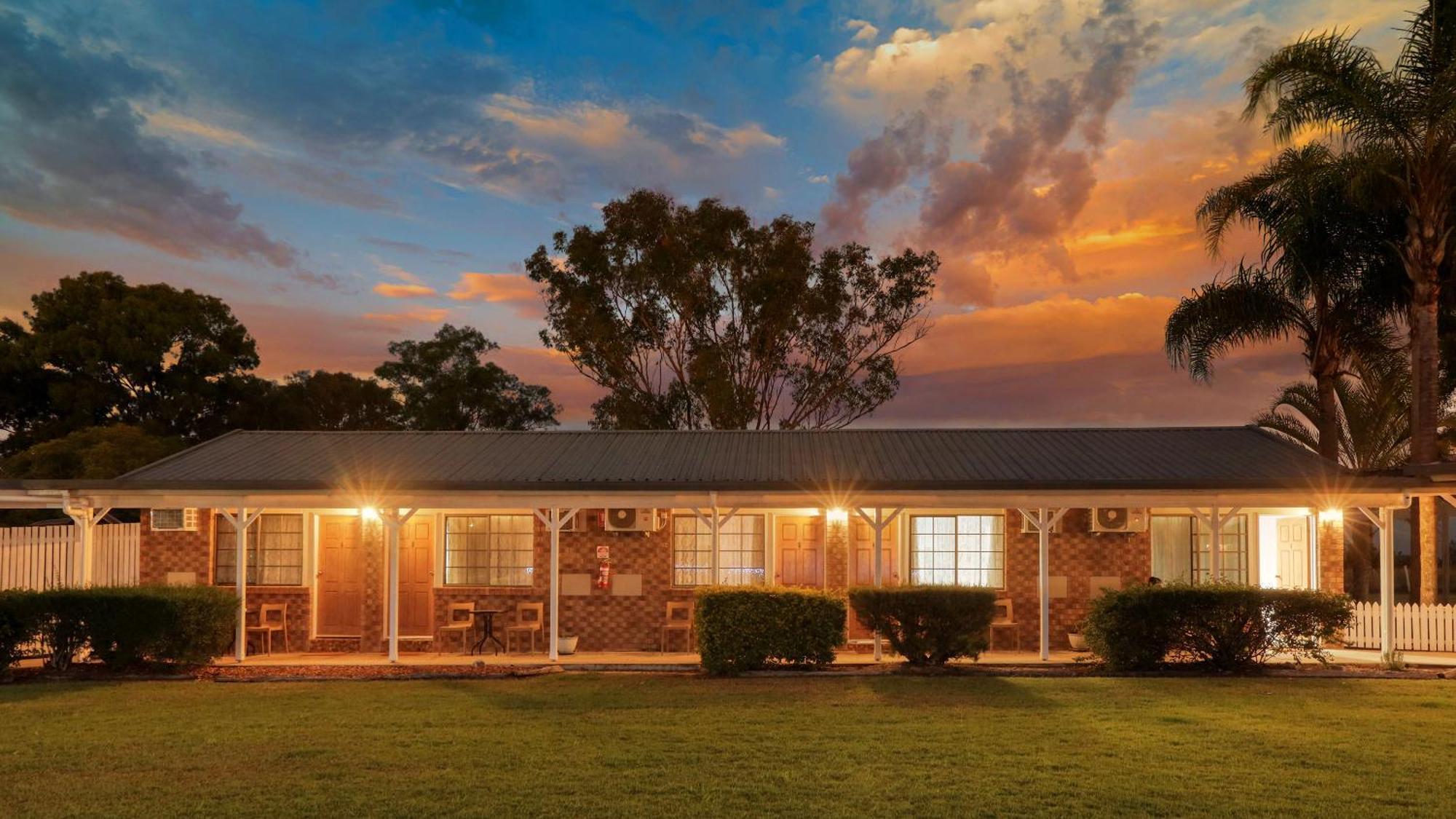 Koorawatha Homestead Motel Bororen Εξωτερικό φωτογραφία