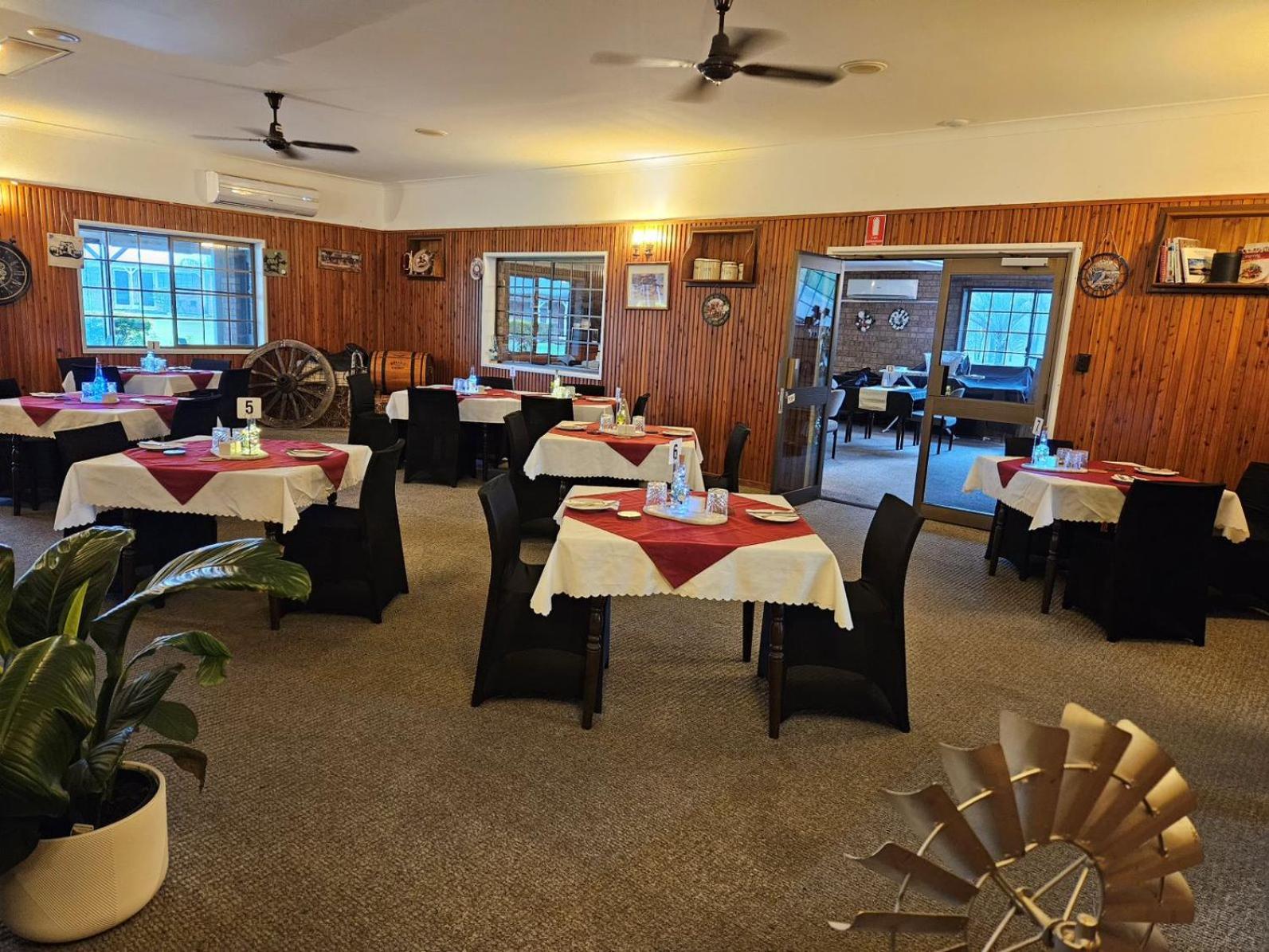 Koorawatha Homestead Motel Bororen Εξωτερικό φωτογραφία